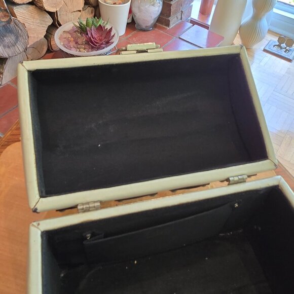 Tano of Madrid - Vintage Silver & Leather Locking Train Case Style Purse​ - Picture 12 of 16